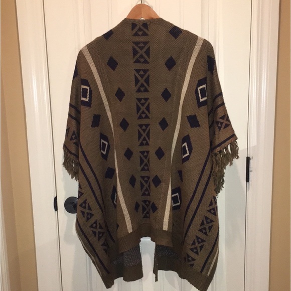 Very J women’s Small Boho Poncho Cover-Up, Southwestern Vibe, Tribal pattern - Picture 5 of 16